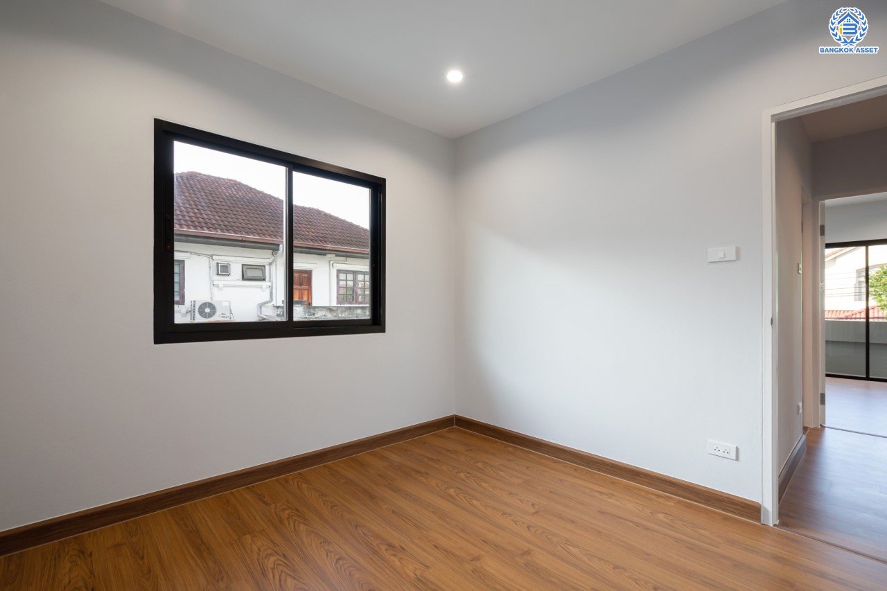 บ้านมือสองตกแต่งใหม่ ม.มณียา รัตนาธิเบศร์-ท่าอิฐ แบรนด์ Property Perfect หลังใหญ่ เนื้อที่ 61.6 ตร.ว. ฟังก์ชันครบ! 4 ห้องนอน 2 ห้องน้ำ 2 ที่จอดรถ บนทำเลที่ดีที่สุด! เชื่อมต่อถ.รัตนาธิเบศร์ และถ.ราชพฤกษ์ ใจกลาง 2 เซ็นทรัลฯ ใกล้ MRT "สถานีบางรักน้อยท่าอิฐ"